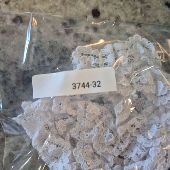 Lace, White Nylon Ruffled 1/2" x 2 1/4 yds Vintage - Picture 3 of 3